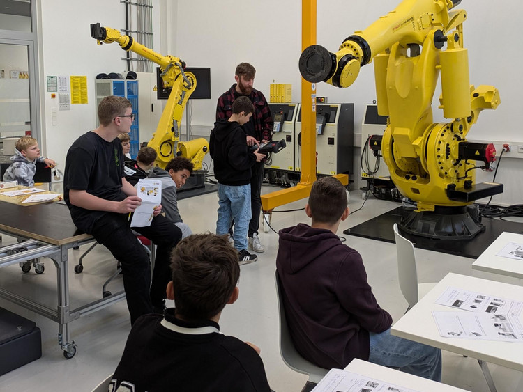 Workshop bei FANUC: Ein spannender Tag für die TECademy 7