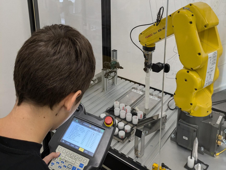 Workshop bei FANUC: Ein spannender Tag für die TECademy 7