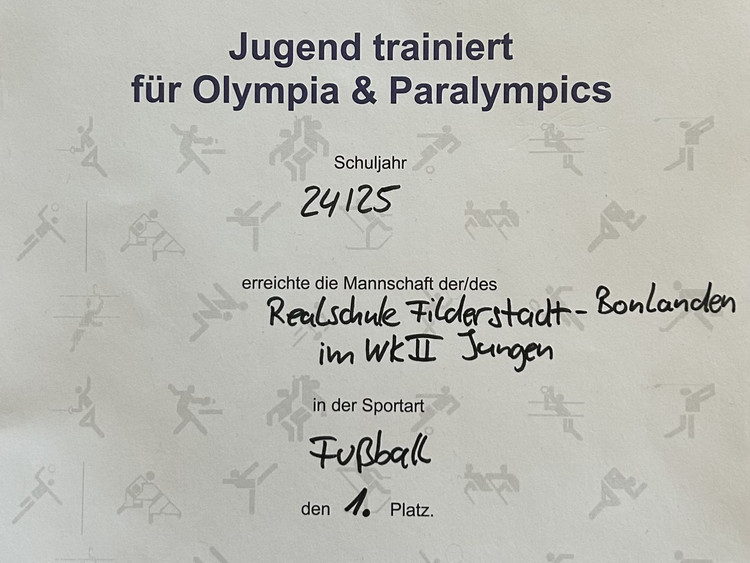 Erfolgreiche Kicker: Schulteam gewinnt Kreisendrunde bei "Jugend trainiert für Olympia"