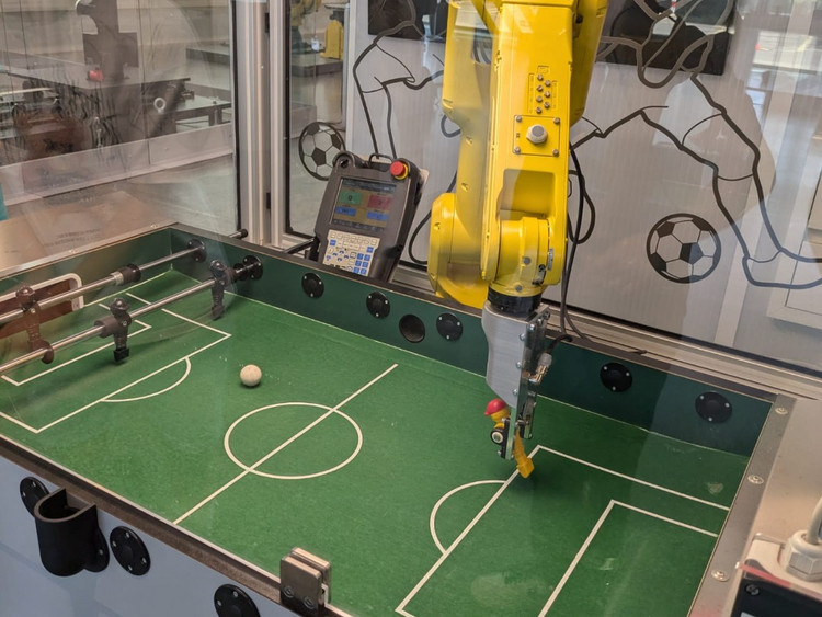 Roboter, Technik und Spaß: Einblicke in die Zukunft bei Fanuc für unsere 8. Klässler